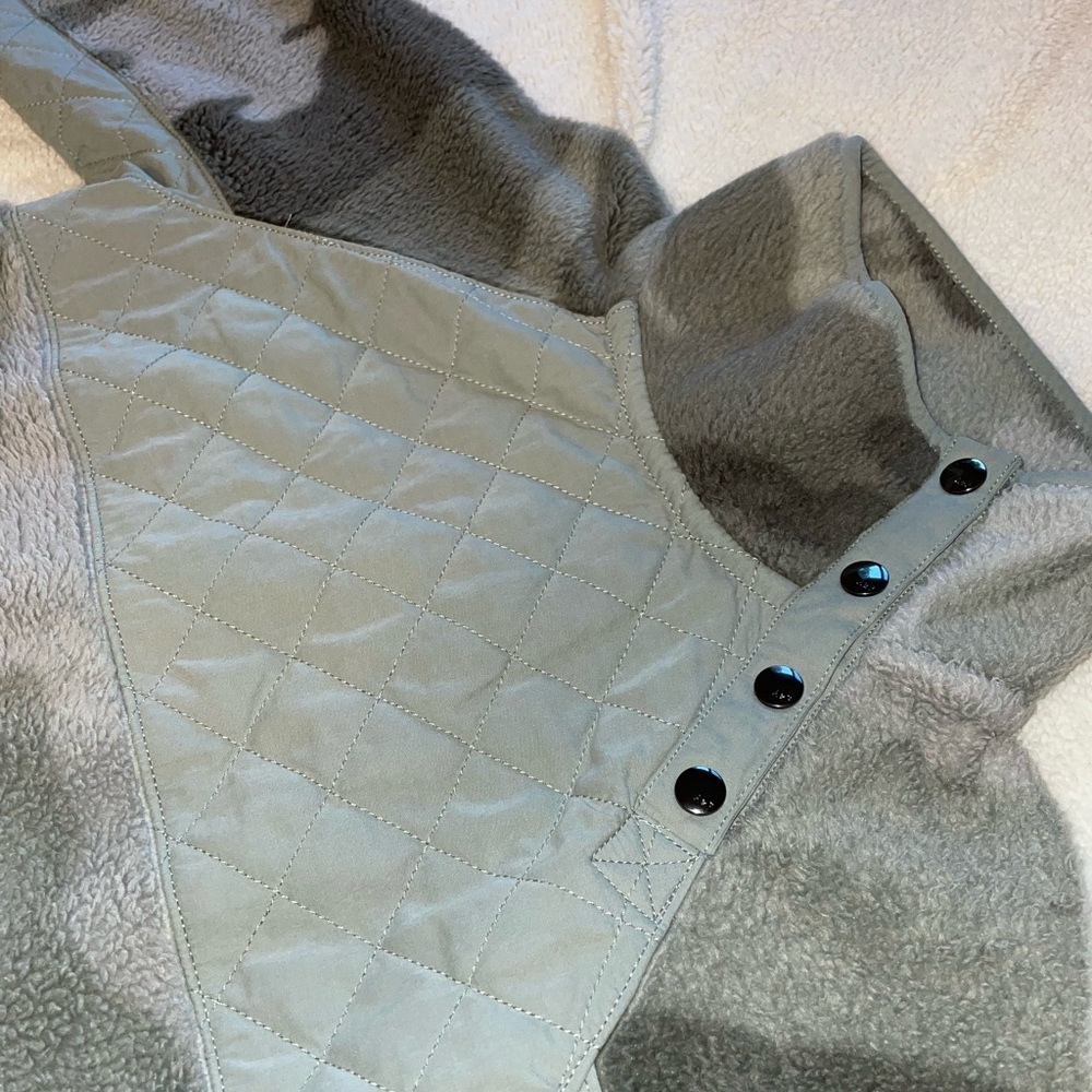 Abercrombie & Fitch camouflage sherpa jacket with button details, never worn. - Picture 2 of 2